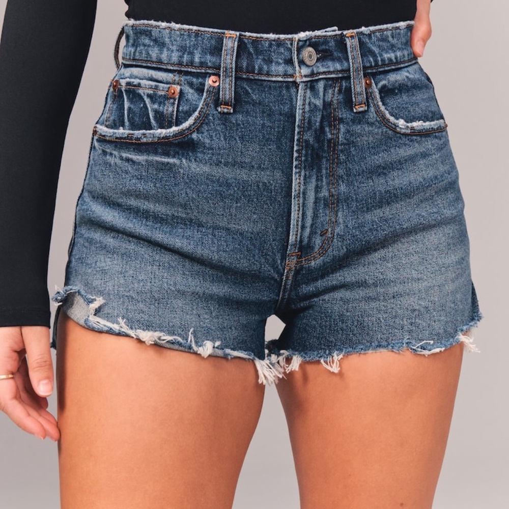 A&F Curve Love High Rise Mom Shorts SIZE 27/4